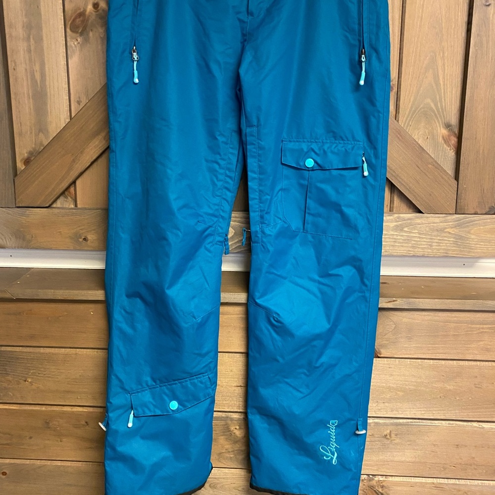 New snow pants. Never worn. No tags.